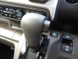 無段変速のCVT車です!発進から加速までアクセルを一定にして走ることにより、滑らかに走ります!