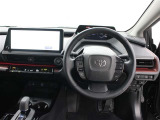 視線を前方に誘導する、トップマウントメーターを起点とし、安全確認がしやすく、運転に集中できる構成に。最大限走りの良さを楽しむことができます。
