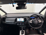 見通しの良い運転席回りとなっておりますので安心して運転をして頂けます!窓が大きいので明るく開放的な室内です