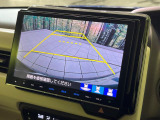 【バックカメラ】駐車時に後方がリアルタイム映像で確認できます。大型商業施設や立体駐車場での駐車時や、夜間のバック時に大活躍!運転スキルに関わらず、今や必須となった装備のひとつです!