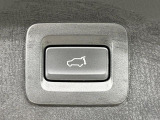 【パワーバックドア】スマートキーや運転席のボタンを押すだけでリアゲートが自動で開閉します!荷物を持っている時や、高い位置にあるバックドアを閉める際に便利な機能です♪
