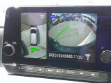 【アラウンドビューモニター】空から見下ろした映像がナビ画面にて確認可能です。駐車もラクラクですよ♪