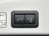 【パワーバックドア】スマートキーや運転席のボタンを押すだけでリアゲートが自動で開閉します!荷物を持っている時や、高い位置にあるバックドアを閉める際に便利な機能です♪