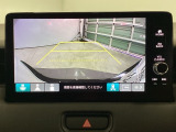 バックモニター付きで、車庫入れやバック時の後方確認をしっかりサポート。モニターに映し出される映像で死角も確認しやすく、狭い場所での駐車や後退時の操作をより安心して行えます。