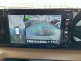 『アラウンドビューモニター』はスムーズな駐車と安全確認をサポートします。