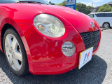 【HIDヘッドライト】非常に明るく前方を照らしてくれるので、悪天候や夜間の走行時も視界良好で安心してお乗りいただけます。