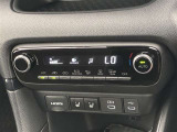 オートエアコンは温度を設定するだけで、自動で風量などを設定してくれます。運転しながら操作も必要ないので、安全性も向上します。