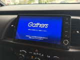 インテリアに馴染む純正ナビがついております。Honda自慢のインターナビは渋滞情報だけでなく天気情報、災害情報、安否情報など多彩な情報をご提供するHonda独自の「通信型ナビ」となっております。