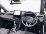 運転席まわりです。 各操作スイッチは使いやすい位置に配置されてます。