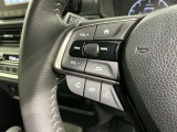 ステアリングにオーディオ操作スイッチが付いています。オーディオ画面に直接タッチしなくても操作が出来ますので、運転に集中できます。