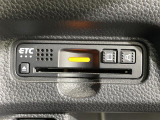 【ETC】有料道路を利用する際に料金所で停止することなく通過できる、ETC車載器(ノンストップ自動料金収受システム機器)が装備されています。セットアップを行うことで利用可能になります。