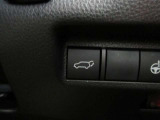【パワーバックドアスイッチ】運転席からスイッチ操作でバックドアを自動開閉でき、とても便利です!