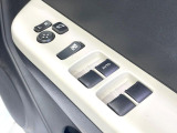 【電動格納ミラー】サイドミラーは電動格納式となっており、狭い駐車場でもキズがつくリスクを抑えられます。