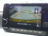 【アラウンドビューモニター】空から見下ろした映像がナビ画面にて確認可能です。駐車もラクラクですよ♪