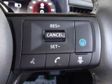 プロパイロットスイッチ!速度を設定するとアクセルを踏んでなくても走ります。高速道路等の運転に便利な機能です。