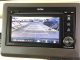 バックも安心のバックカメラ付いています。バックカメラがあると、いつでも安全にバックできますね。死角も減ります。