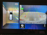 【アラウンドビューモニター】周囲を見渡せる映像で、スムースな駐車をサポートします