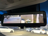 【デジタルインナーミラー】後席の大きな荷物や同乗者で後方が確認しづらい時でも安心!カメラが撮影した車両後方の映像をルームミラー内に表示。クリアな視界で状況の確認が可能です!