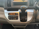 オートエアコン装着車で車内はいつも快適です。