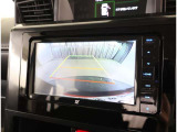 バックガイドモニターで、後方を確認しながら安心して駐車することができます。運転初心者も熟練者も必須の機能ですよ!