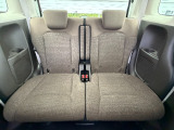 当社の中古車は、フロアマット付きで販売しておりません。中古車という特性上匂いや見栄えなどの状態が左右される為です。純正、社外の新品マットをご検討いただけます。予め得ご了承下さい。
