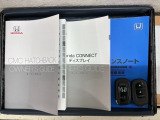 スマートキーは鍵をバッグに入れたままでもドアロックの開閉やエンジンのON・OFFができます。夜間や雨の日も鍵を探さなくて良いので便利です。