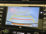 【バックカメラ】駐車時に後方がリアルタイム映像で確認できます。大型商業施設や立体駐車場での駐車時や、夜間のバック時に大活躍!運転スキルに関わらず、今や必須となった装備のひとつです!