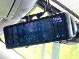 【ルームミラー】後席の大きな荷物や同乗者で後方が確認しづらい時でも安心!カメラが撮影した車両後方の映像をルームミラー内に表示。クリアな視界で状況の確認が可能です!