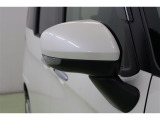 ウインカーミラーはお洒落なだけでなく、対向車や歩行者からの視認性が良く安全性が向上し、事故防止にもつながります。