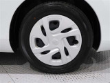 タイヤサイズは185/65R15です。