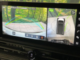 【マルチビューカメラシステム】専用のカメラにより、上から見下ろしたような視点で360度クルマの周囲を確認することができます☆死角部分も確認しやすく、狭い場所での切り返しや駐車もスムーズに行えます。