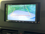 【バックカメラ】駐車時に後方がリアルタイム映像で確認できます。大型商業施設や立体駐車場での駐車時や、夜間のバック時に大活躍!運転スキルに関わらず、今や必須となった装備のひとつです!