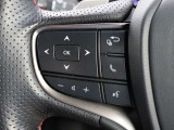 『1台』のお車に対して、3名体制で日々議論を重ね仕入れを行っております。