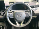 インテリアに合わせたデザインのステアリングは、運転される方のことも考え、運転しやすい形状、大きさです。是非一度、実際に触ってお確かめください。