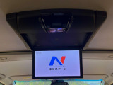 【フリップダウンモニター】大画面モニターで後席でもエンタメをお楽しみいただけます。小さなお子様にも大人気の装備です♪