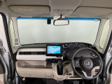 【前方視界】開放的な前方視界!運転がしやすく疲れにくいです♪窓が大きく、見通しがとっても良いおクルマですよ♪