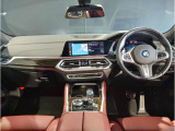 ☆センターパネルを運転席側に僅かに傾けたBMW独特のインパネ☆【駆け抜ける歓び】はここからもスタートしております☆