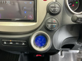 オートエアコンで、毎日のドライブを快適に。温度、風量を自動で調整し、理想的な車内環境を提供します。