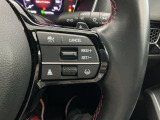 【アダプティブ・クルーズ・コントロール】予め設定した車速内でクルマが自動的に加減速。 前走車との適切な車間距離を維持しながら追従走行し、高速道路でのドライバーの疲労を軽減してくれる嬉しい機能付♪