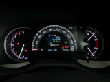 運転に役立つ情報を分かりやすく表示するマルチインフォメーションディスプレイを中央に配したとても見やすいメーター