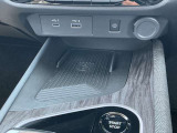 充電端子が装備されていますので車内でスマートフォンなどの充電が可能です。