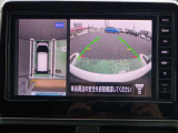 アラウンドビュ-モニタ-はクルマの真上から見ているかのような映像によって、周囲の状況を知ることで、駐車を容易に行うための支援技術です。