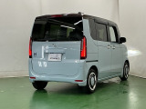 後席の窓には外から車内が見えにくくなるプライバシーガラスを採用。周りを気にせずリラックスして過ごせます