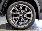 【BMWアロイホイル】軽量かつ強度に拘ったアロイホイル。走行性能ポテンシャルを引き出す設計。車の足元を引き締めてくれる大きなポイントはアロイホイルです。