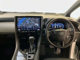 運転席周りのレイアウトをご覧ください。ナビゲーションが綺麗に装着されすっきり収まってますね!