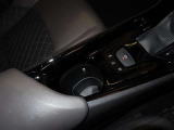 自動のパーキング&フットブレーキ付です。運転が楽になり、大変便利ですよ。