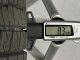 冬タイヤの残り溝は8.3mmです。スリップラインからは6.5mmとなっております。