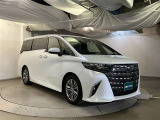 お車購入のポイントとなるフロントマスクです!シャープな目つきが印象的なデザインのヘッドランプです。