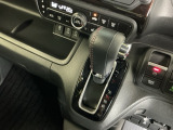 停車中にブレーキペダルを踏み続けなくてもブレーキ保持ができるオートマチックブレーキホールド機能もついております。