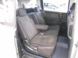 2列目シートもゆったり快適に座っていただけますので、後部座席にお乗りの大切な方も楽しくドライブに参加していただけます。もちろんチャイルドシートの取り付けにも対応します。